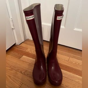 Women’s Original Tall Gloss Hunter Rain Boots in Cranberry